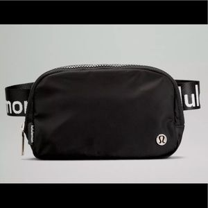 Lululemon Everywhere Belt Bag - wordmark black